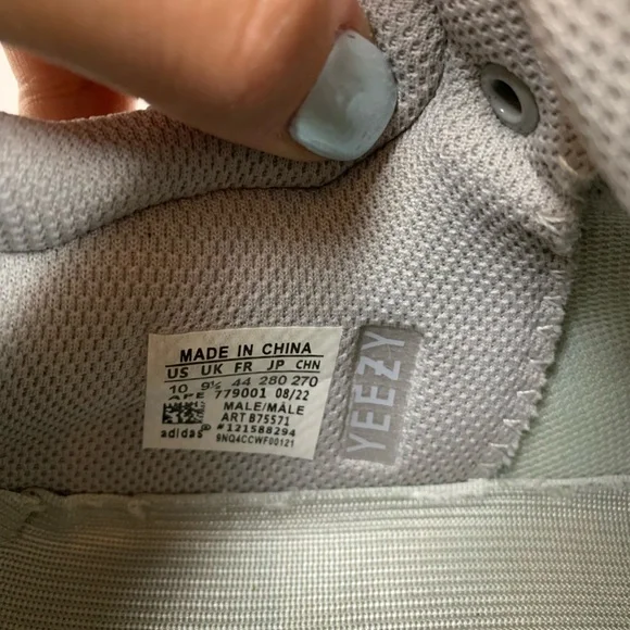 Yezzy 700 Wave Runners - Picture 8 of 9